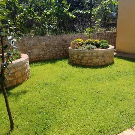 Πανσιόν Vila,Apartaments Luani *
