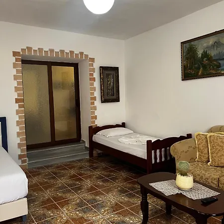 Vila,apartaments Luani Pensjonat